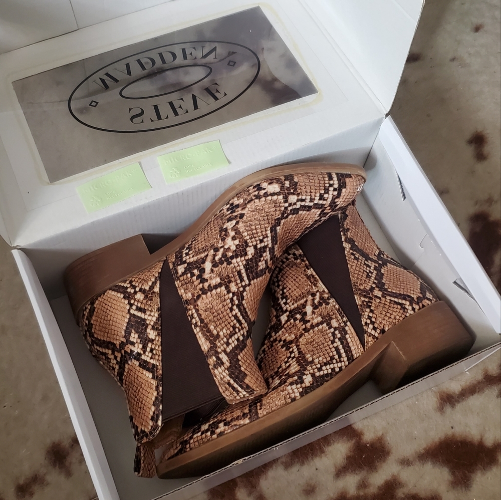 Steve Madden booties size 7 women's with the box